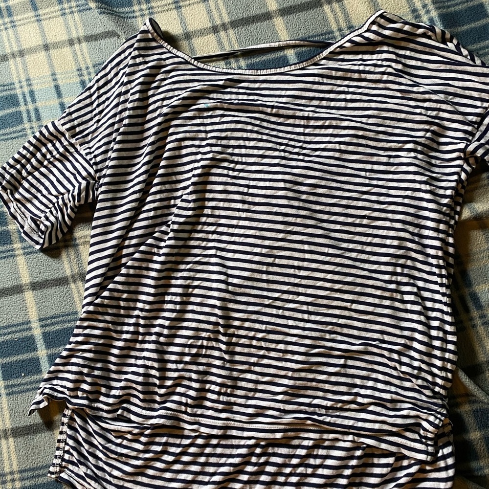 Old Navy T-shirt size small